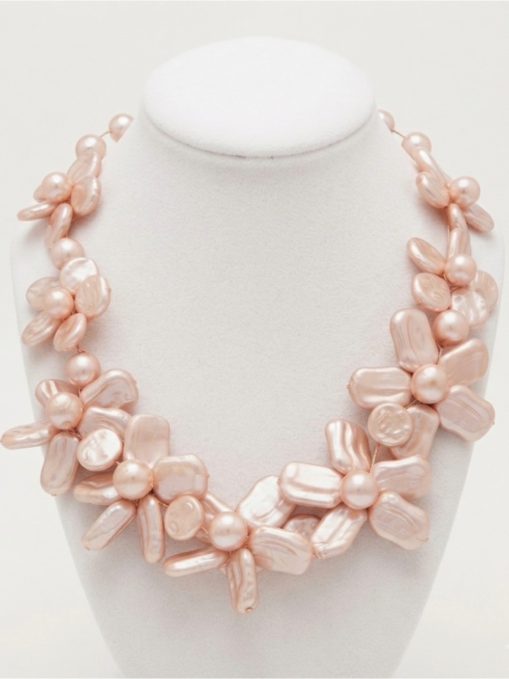 NWT ⚜️🌸⚜️ Gardenia Floral Pearl Statement Necklace
